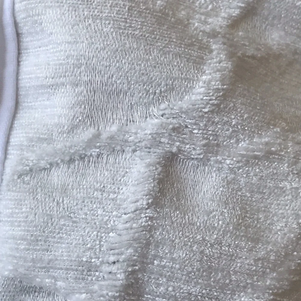 Tahari Home White Duvet Cover Twin size 64x88 Embossed Texture Design